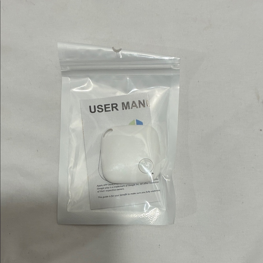 Wireless Bluetooth Tracker Key Finder - White NWT you get one piece